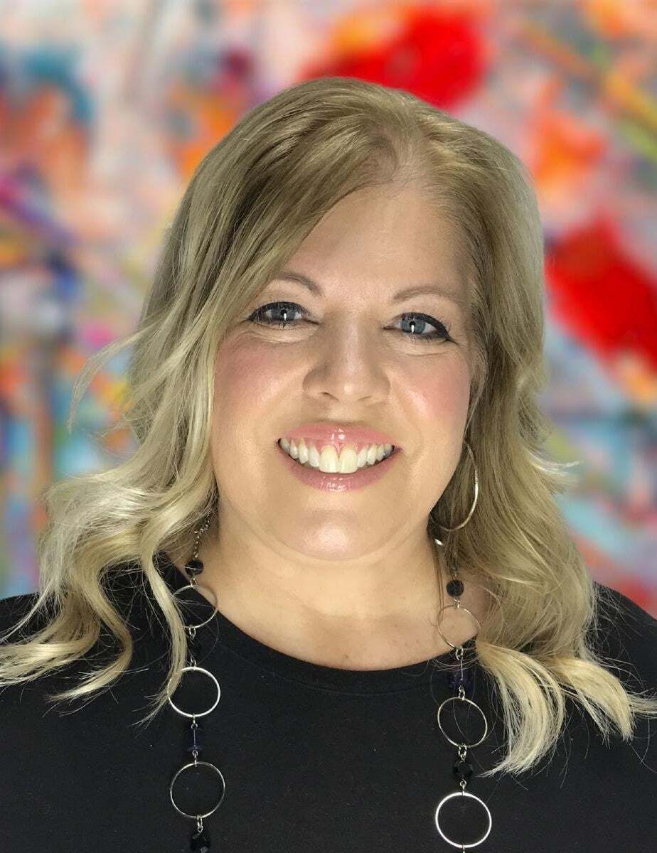 Karen Simnick, Real Estate Broker in Schererville, Circle