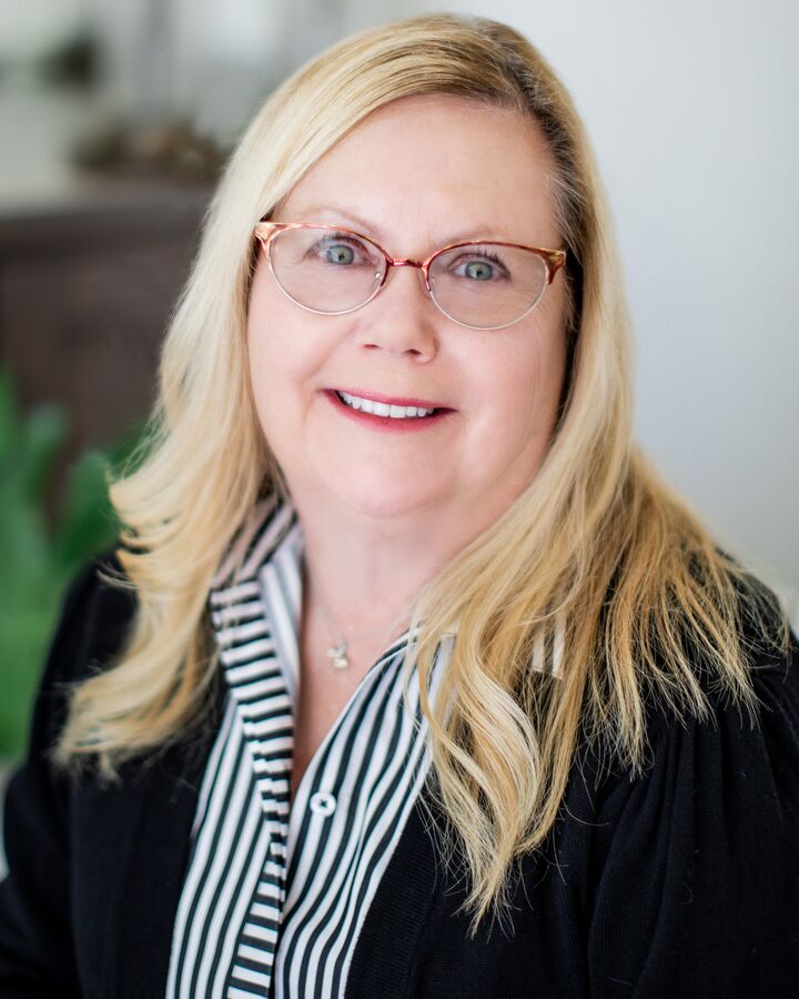 Cindy Cunningham, Real Estate Broker in Overland Park, Kansas City Homes