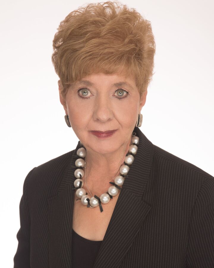 Carole Eizelman,  in Birmingham, Professionals