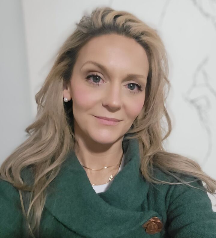 Julie Baker, Associate Real Estate Broker in East Grand Rapids, Schmidt Realtors