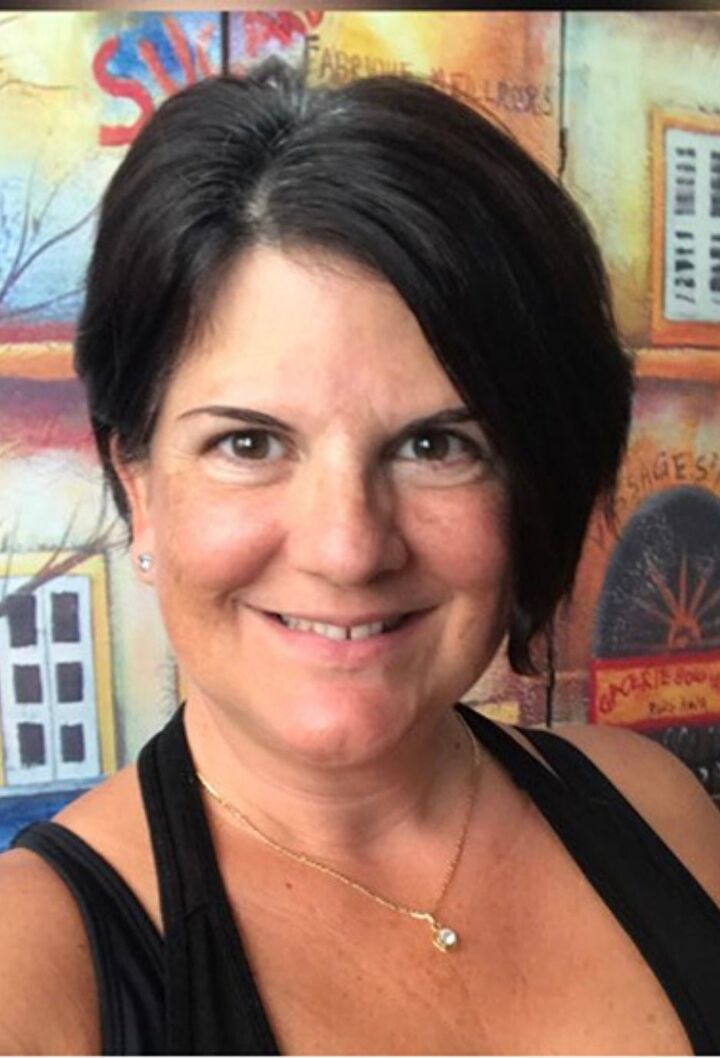 Angeles Alvarez, Real Estate Salesperson in Miami, World Connection