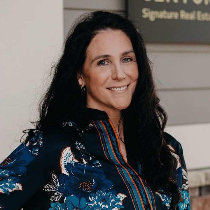 Kayla Hogan, Real Estate Salesperson in Dubuque, Signature Real Estate