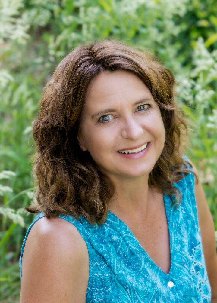 Lesley Jones, Associate Real Estate Broker in Mount Shasta, Advantage