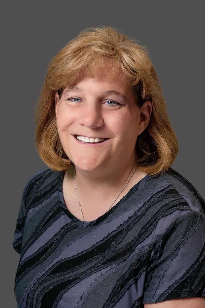 Lisa Bishop, Real Estate Broker in Fishers, Scheetz