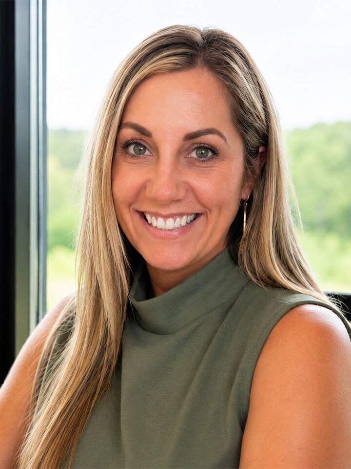 Nicole Mickelson, Real Estate Salesperson in Altoona, Affiliated