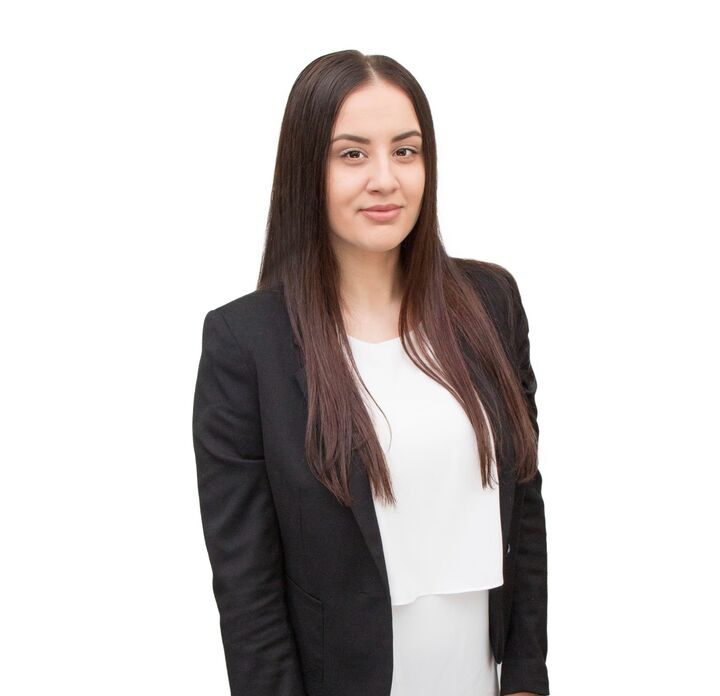 Zoe Carrasquillo, Real Estate Salesperson in Southampton, Advantage Gold