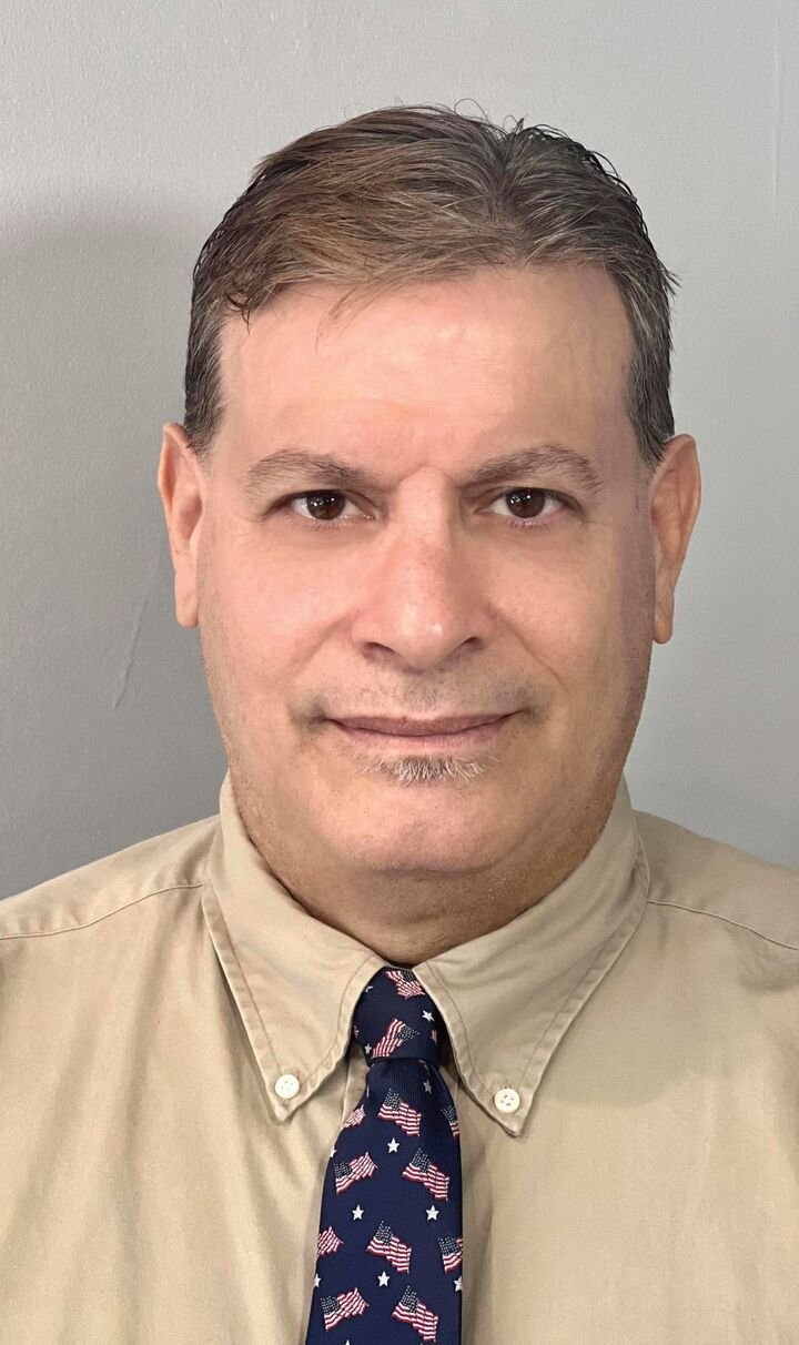 Frank Rivas, Real Estate Broker/Real Estate Salesperson in Lake Worth, Premium Realty