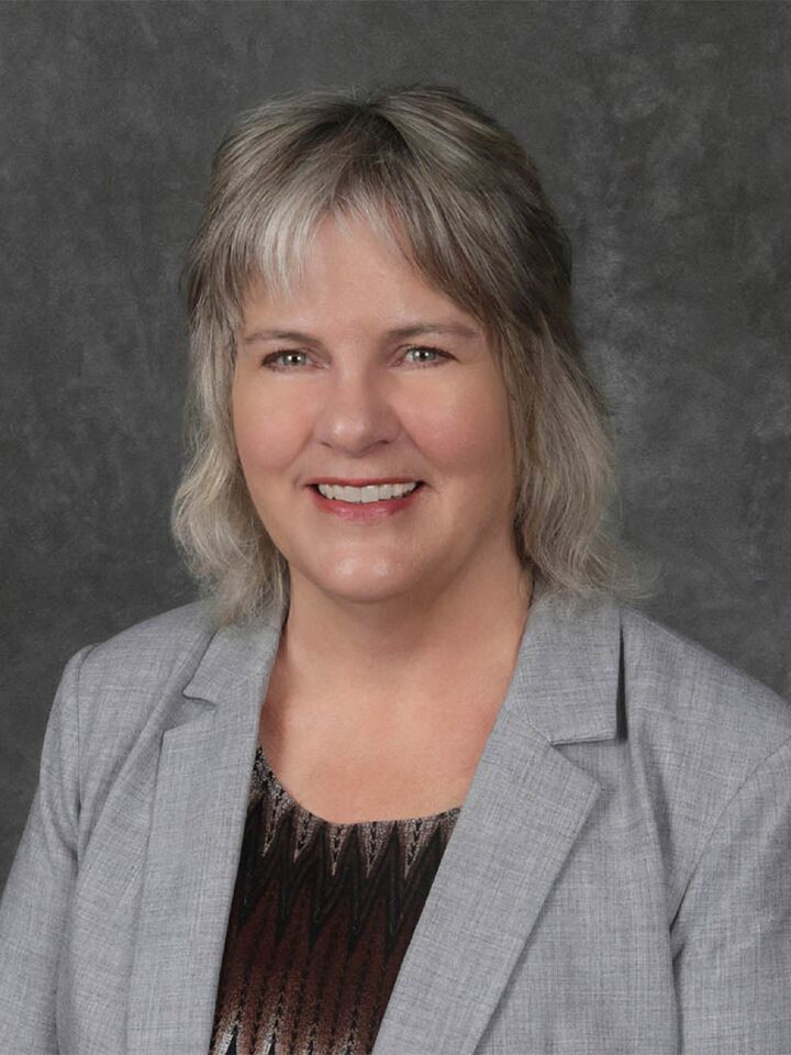 Ronda Richter-Weber, Associate Real Estate Broker in Janesville, Affiliated