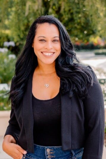 Veronica Galloza, Sales Associate in Clermont, Hubbard Hansen