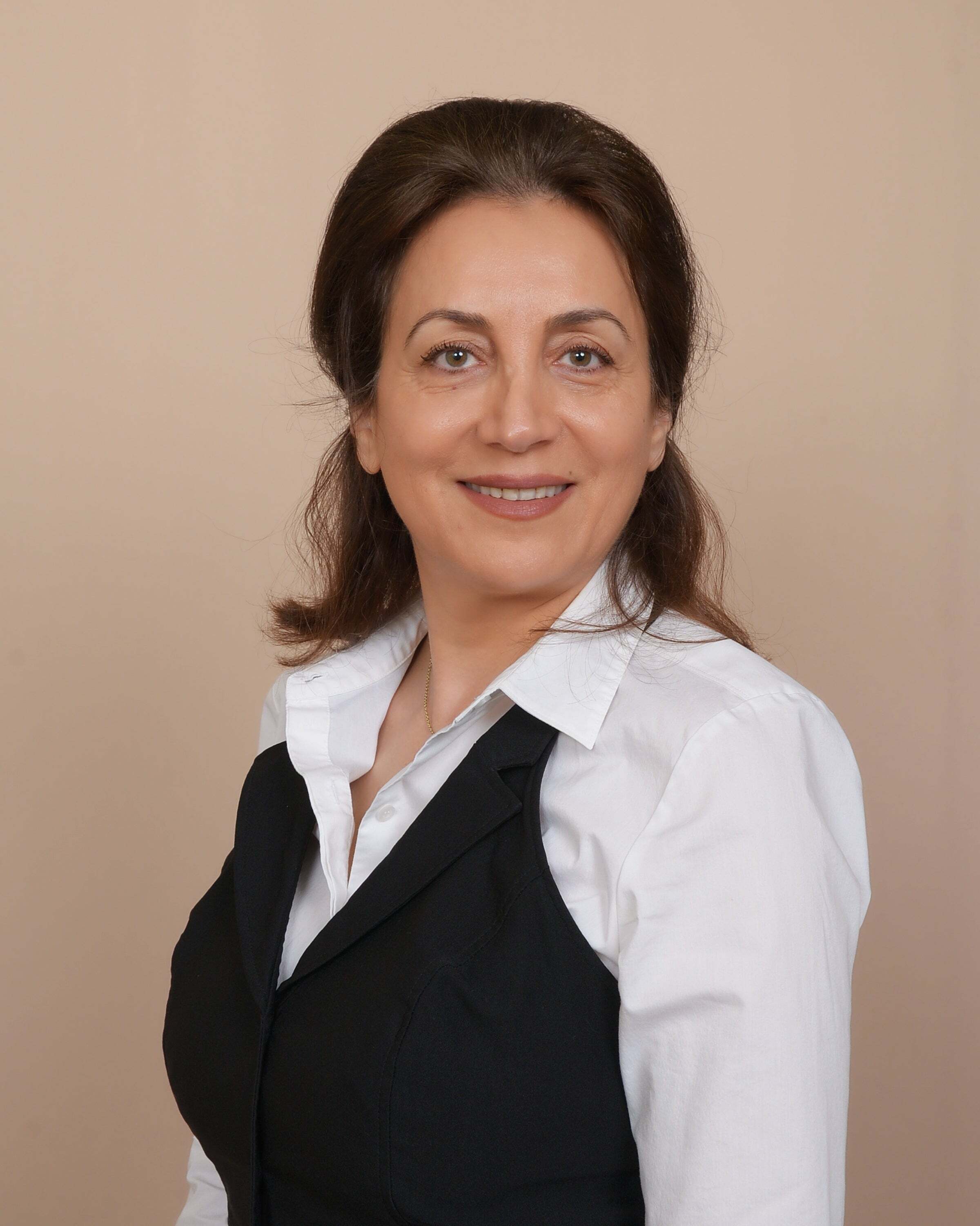 Nooshin Ahmadi,  in Porter Ranch, Quality Properties