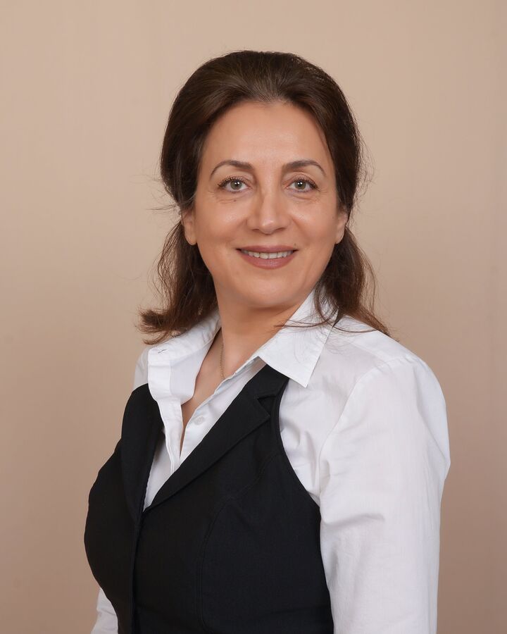 Nooshin Ahmadi,  in Porter Ranch, Quality Properties