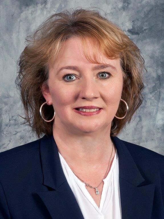 Connie Landers, Real Estate Broker/Real Estate Salesperson in Tullahoma, Heritage Group