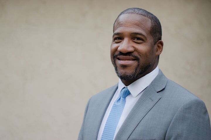 Damien Cox, Real Estate Salesperson in Woodland Hills, Masters