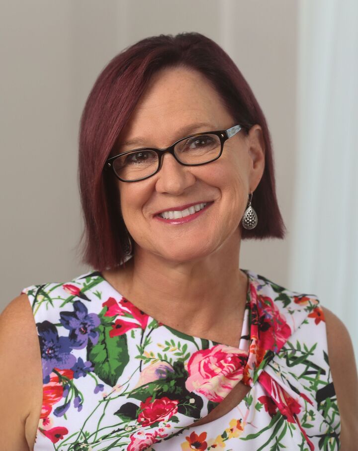 Gina Sterns, Real Estate Salesperson in Elkhorn, The Good Life Group