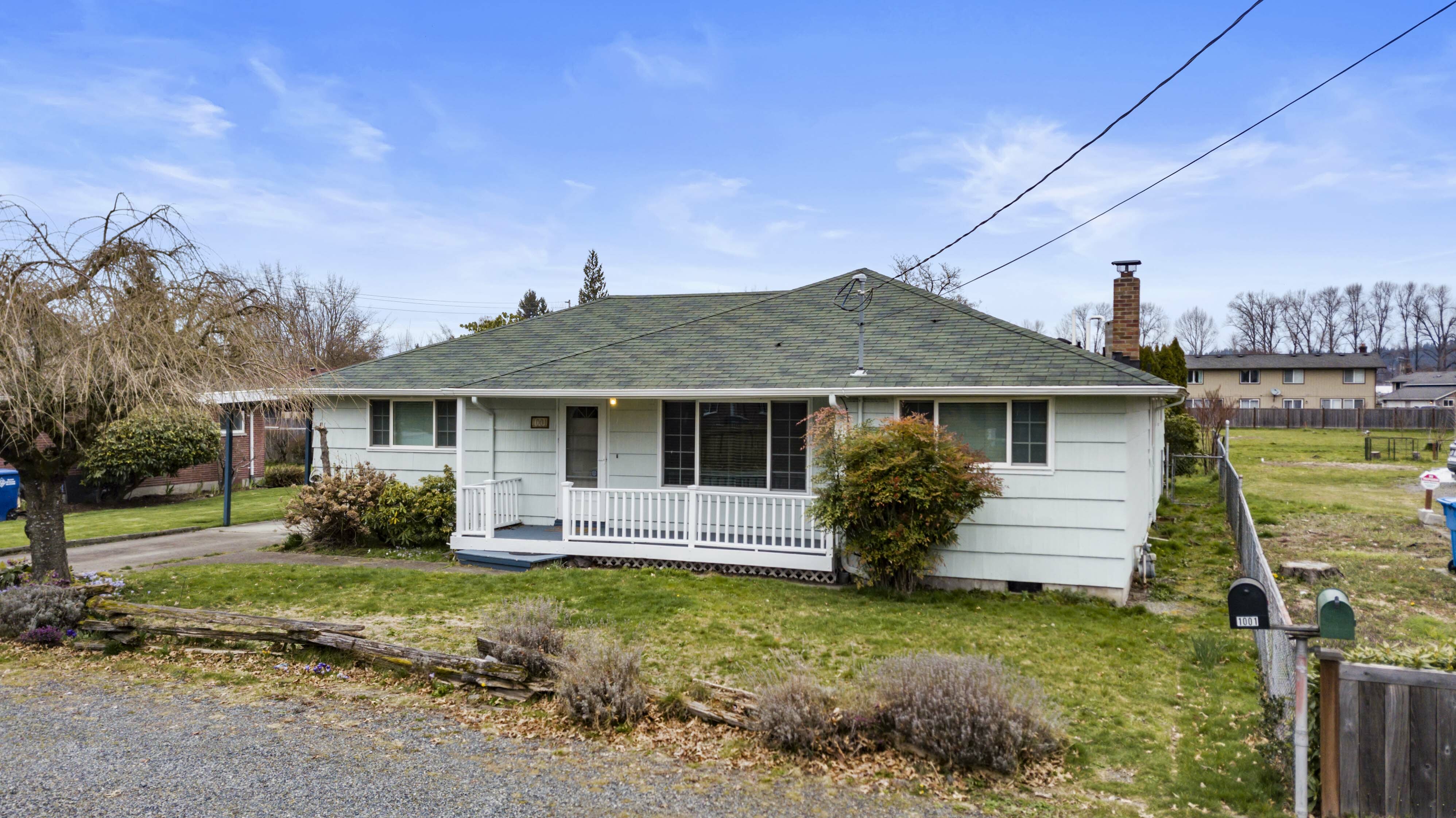 Property Photo: 1001 9th Ave NW WA 98371