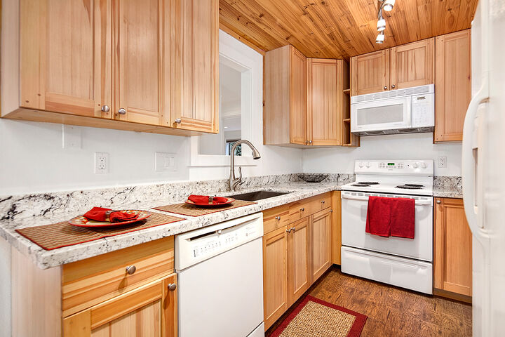 Property Photo: Kitchen 9446 Redmond-Woodinville Rd NE D121 WA 98052
