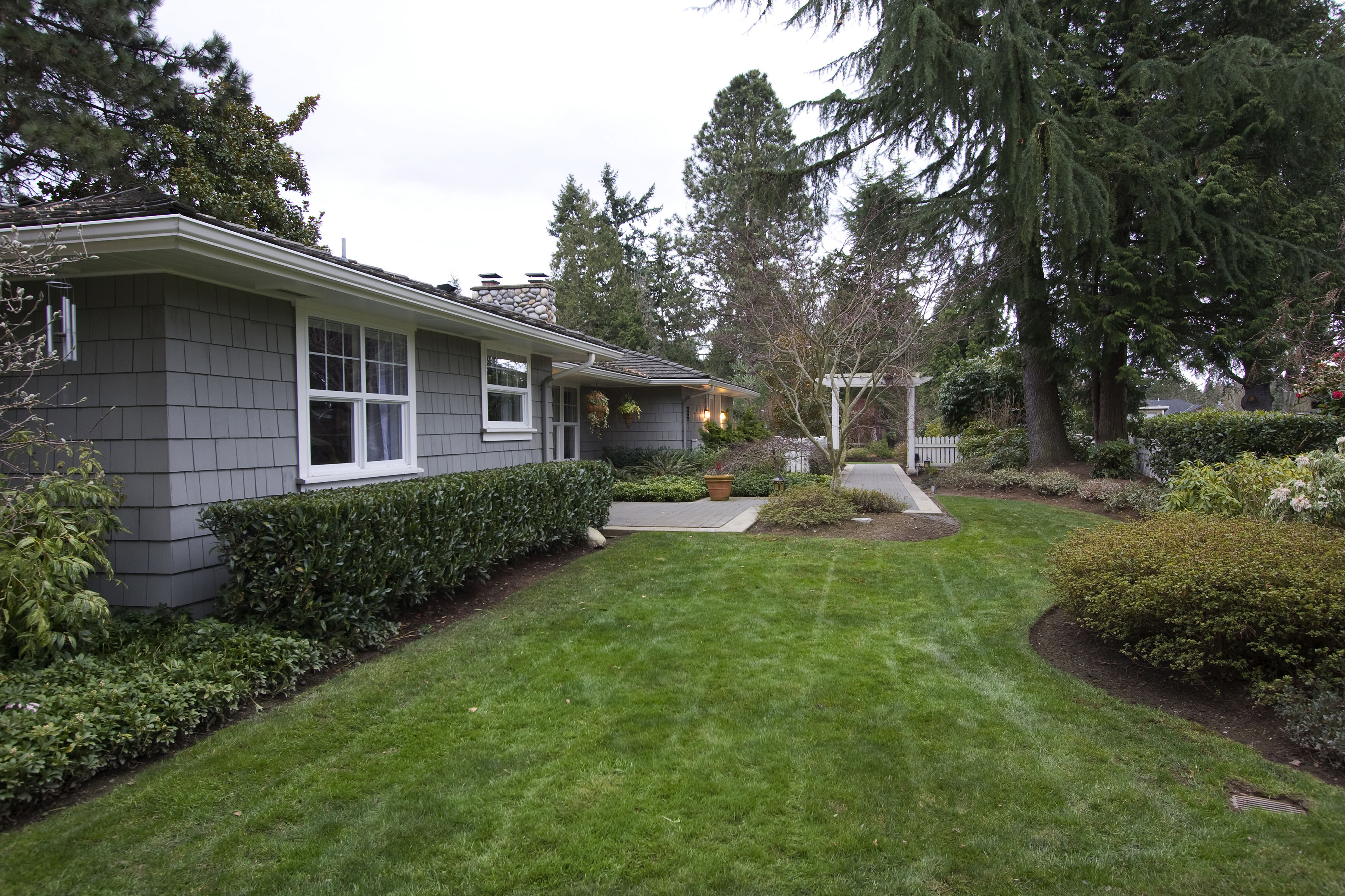 Property Photo:  8322 Hunts Point Place  WA 98004 