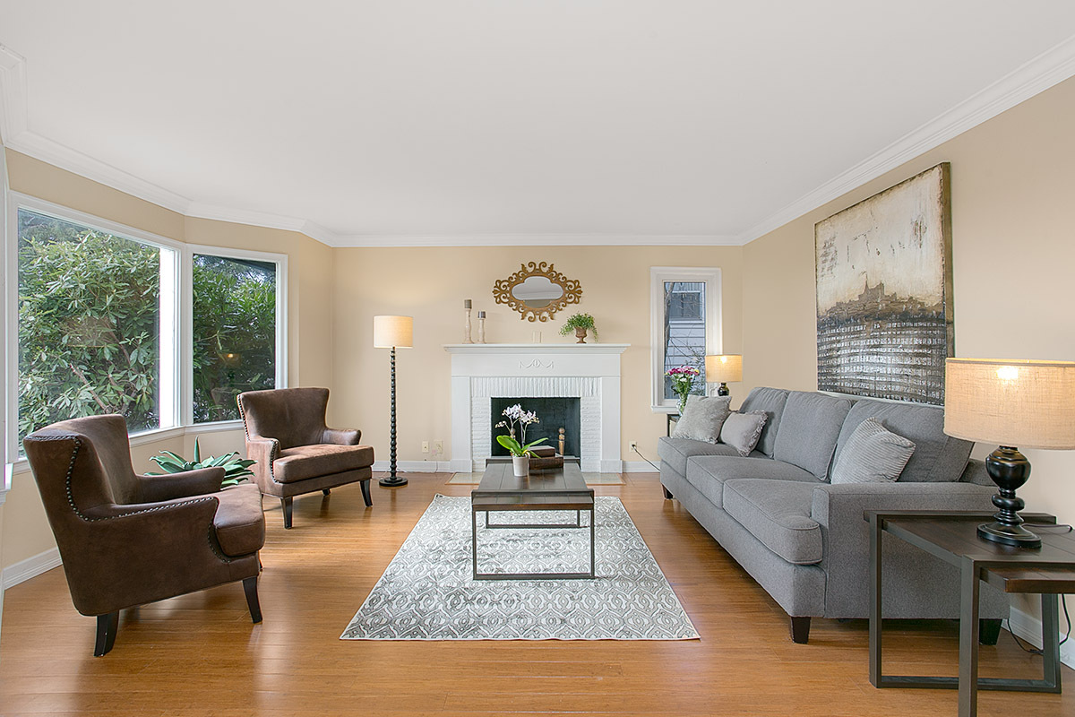 Property Photo: Living room 4530 Stanford Ave NE  WA 98105 