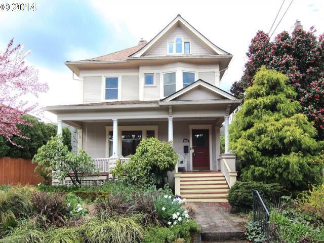Property Photo:  1744 NE Clackamas St  OR 97232 
