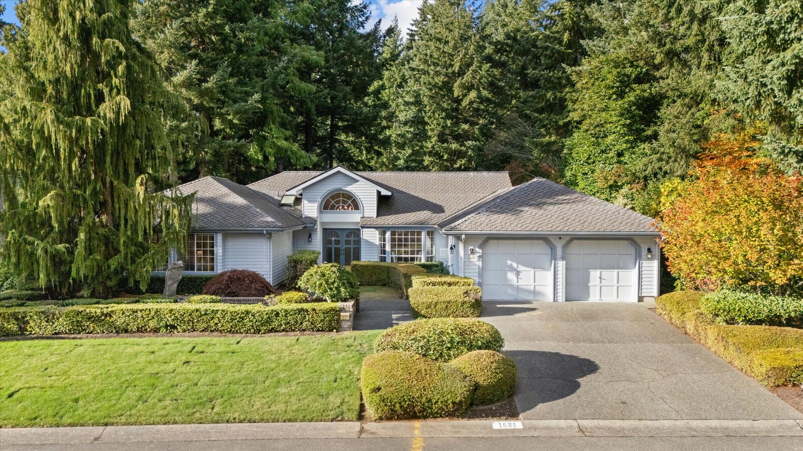 Property Photo: 1521 142nd Place SE WA 98012