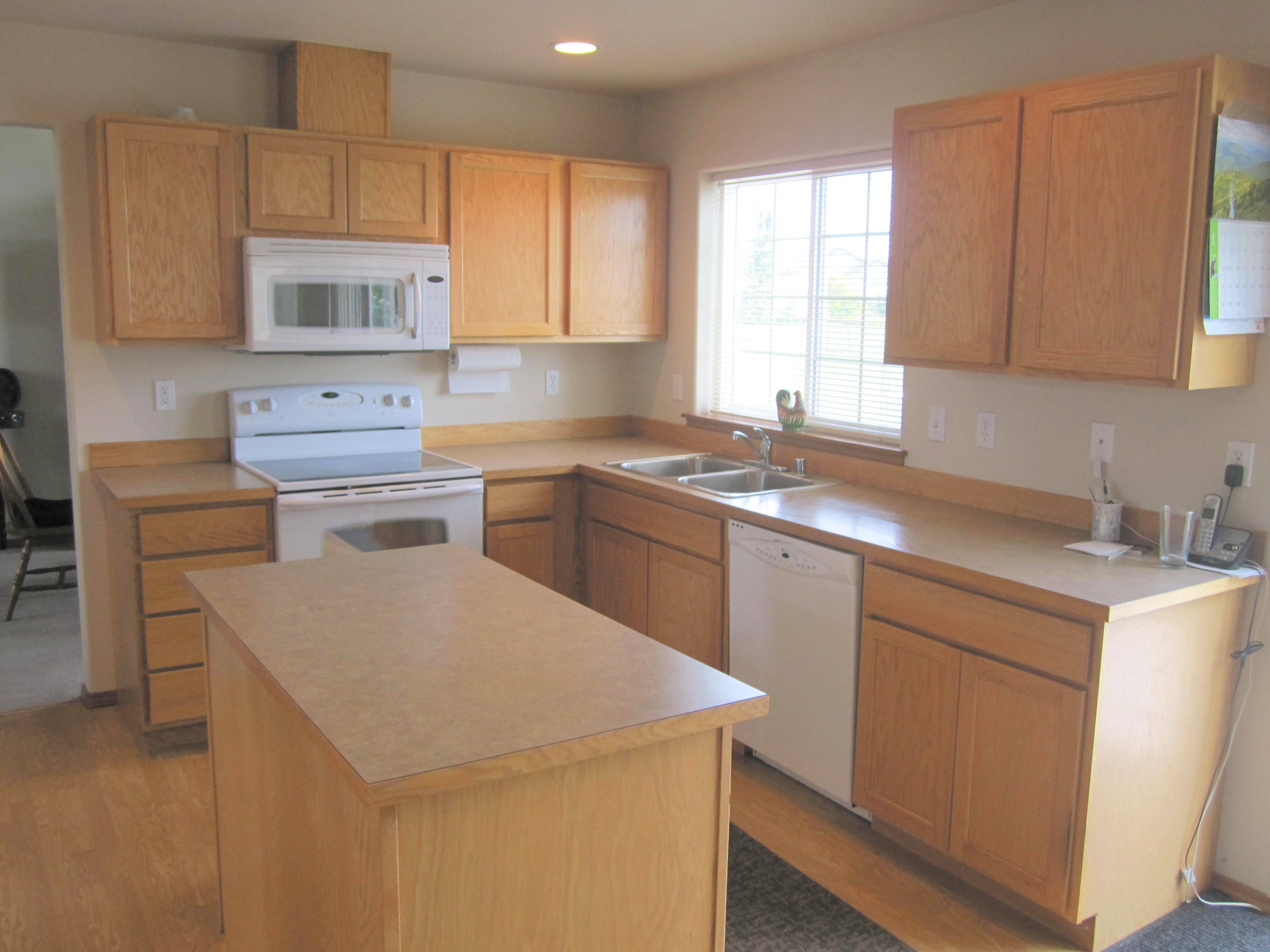 Property Photo: Kitchen 206 Delta St  WA 98926 