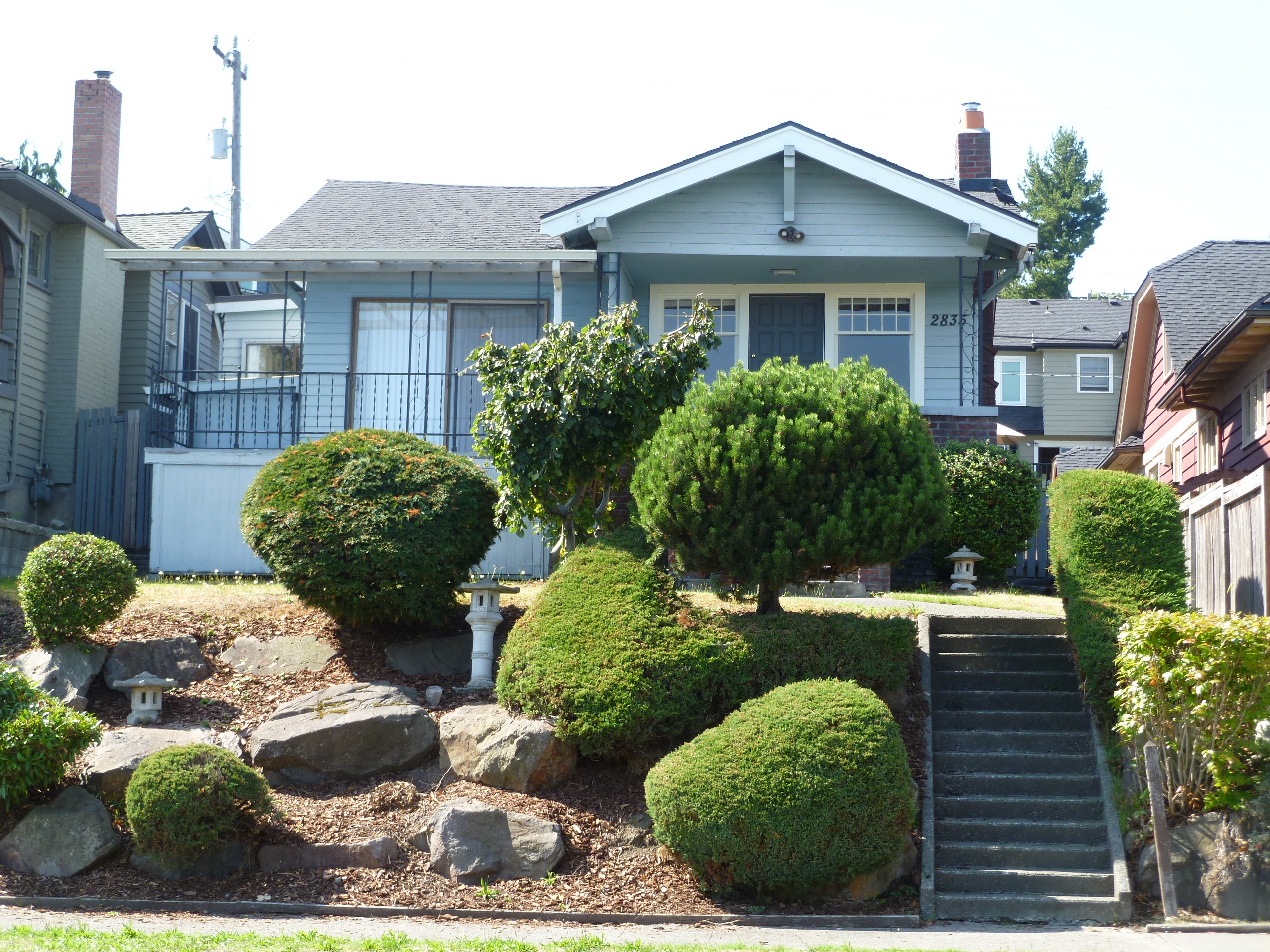 Property Photo:  2835 Boyer Ave E  WA 98102 