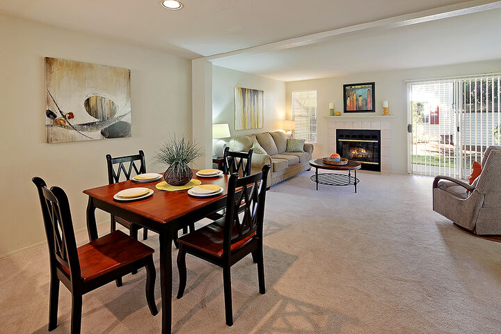 Property Photo: Dining room 15600 116th Ave NE D4 WA 98011