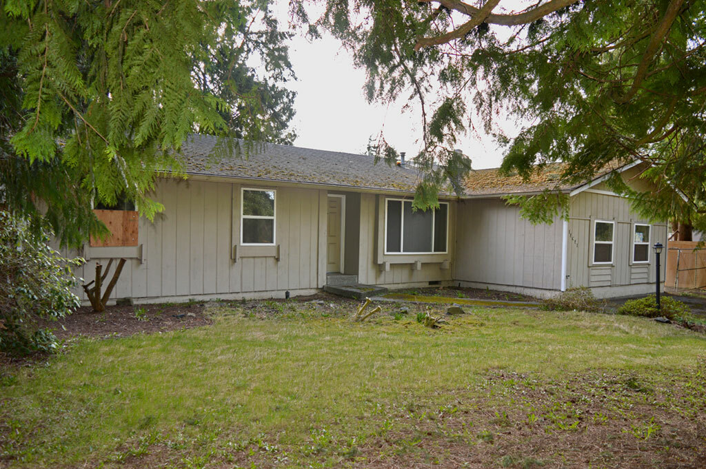 Property Photo:  12421 86th Ave E  WA 98373 