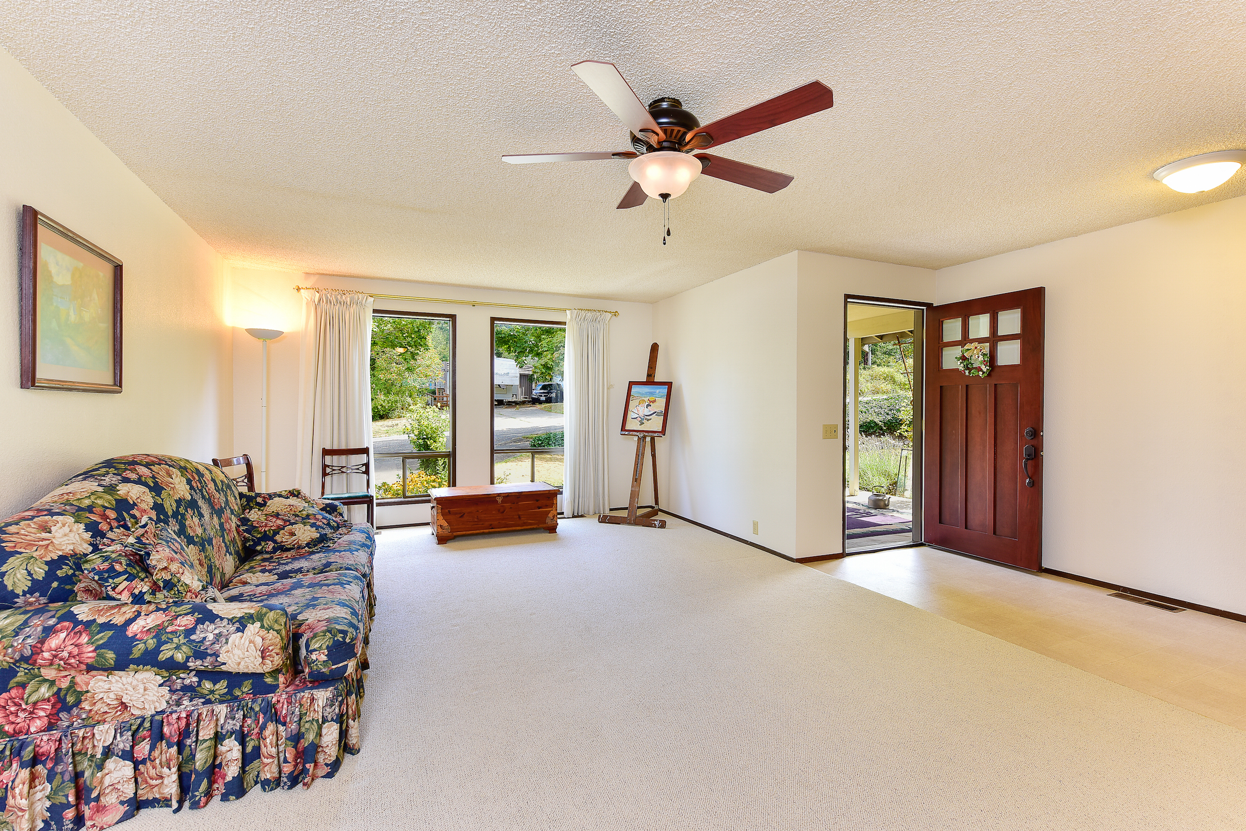 Property Photo: Family room 704 40th St WA 98226