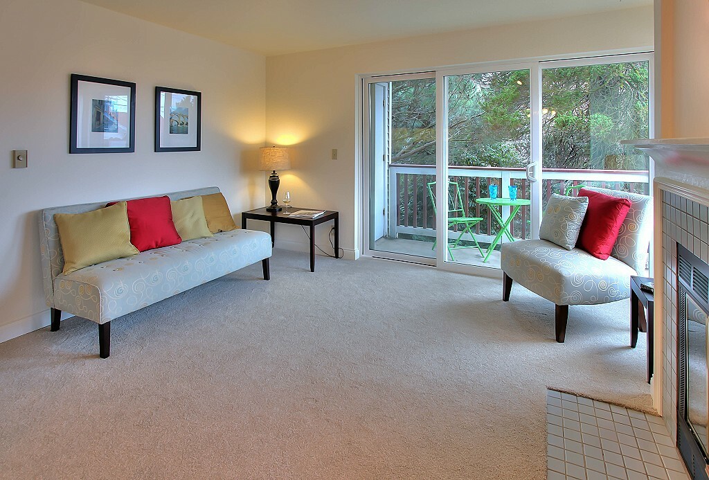 Property Photo: Interior 5901 Phinney Ave N 210  WA 98103 