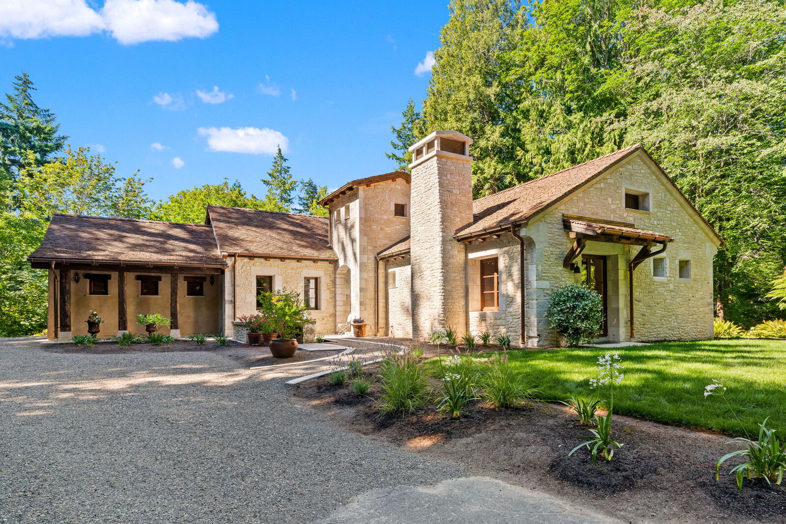 Property Photo: 11008 N Deer Drive WA 98020