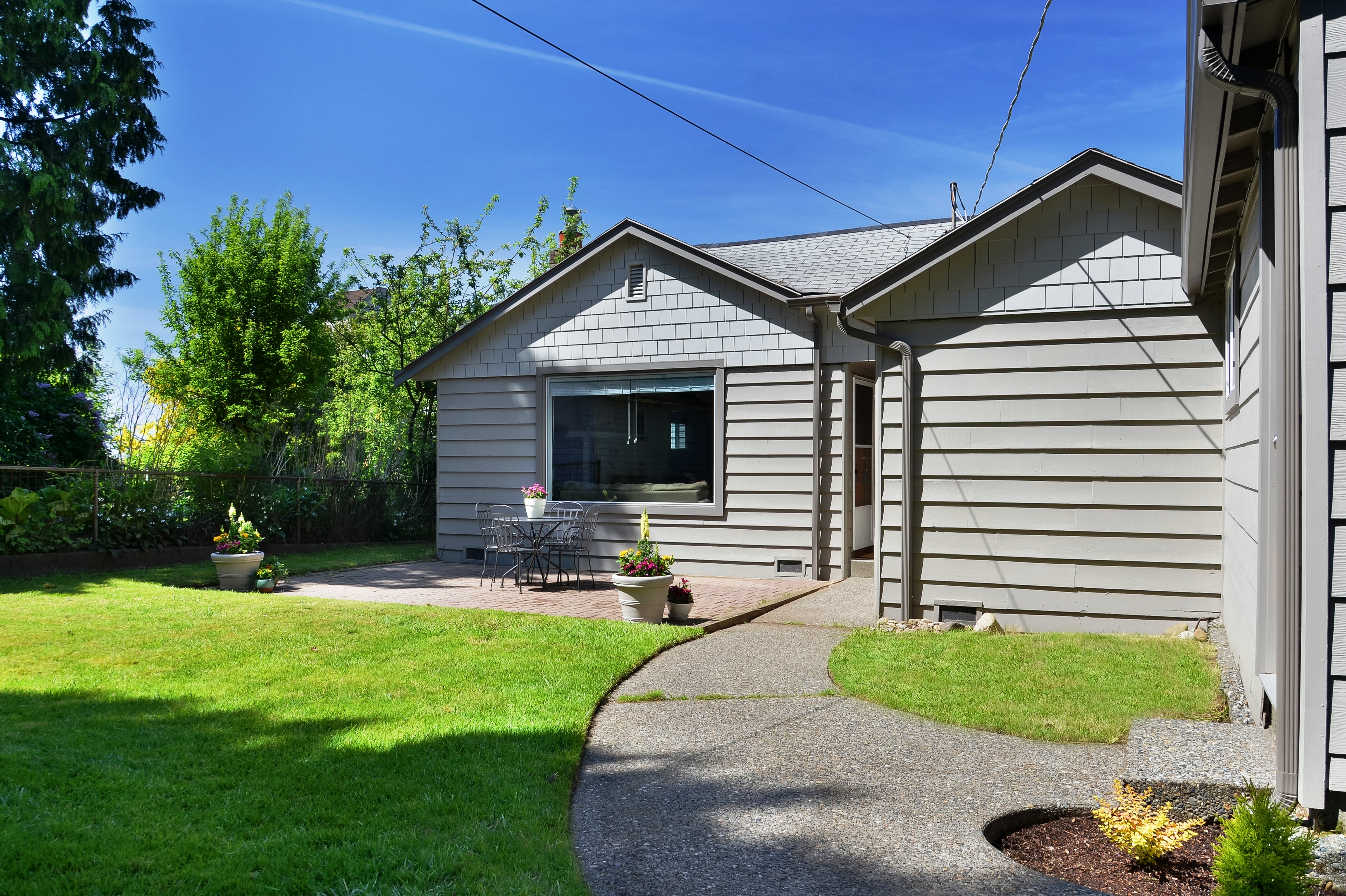 Property Photo: 10545 Phinney Ave N WA 98133