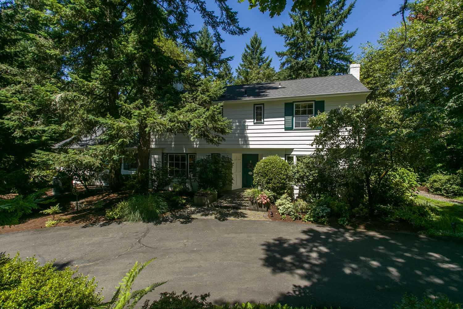 Property Photo:  3211 Westview Ct  OR 97034 