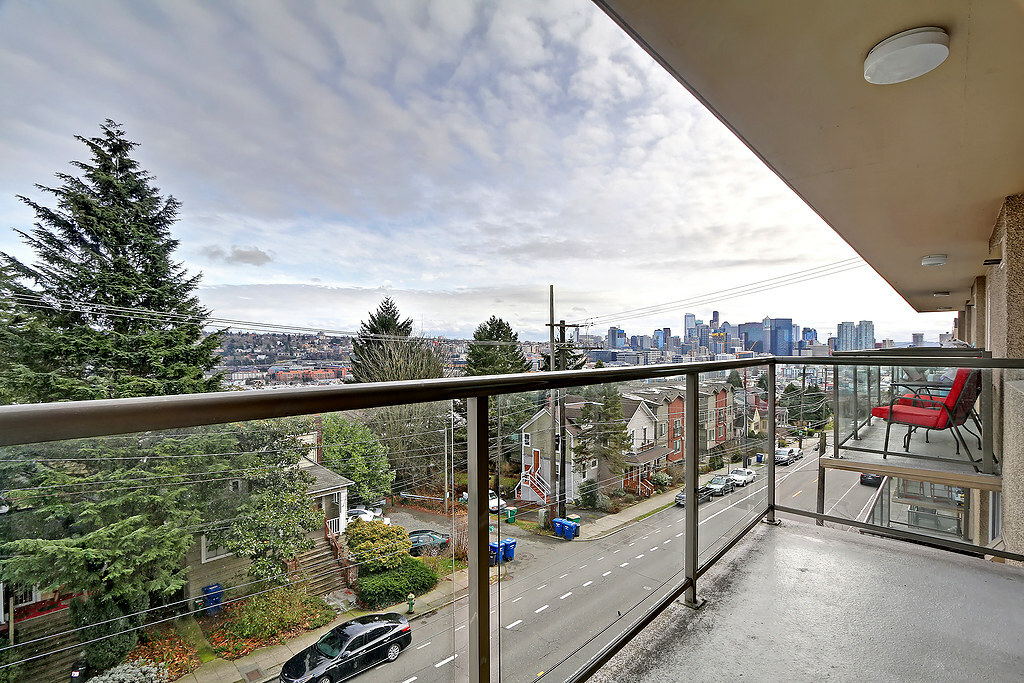 Property Photo:  1601 Taylor Ave N 504  WA 98109 