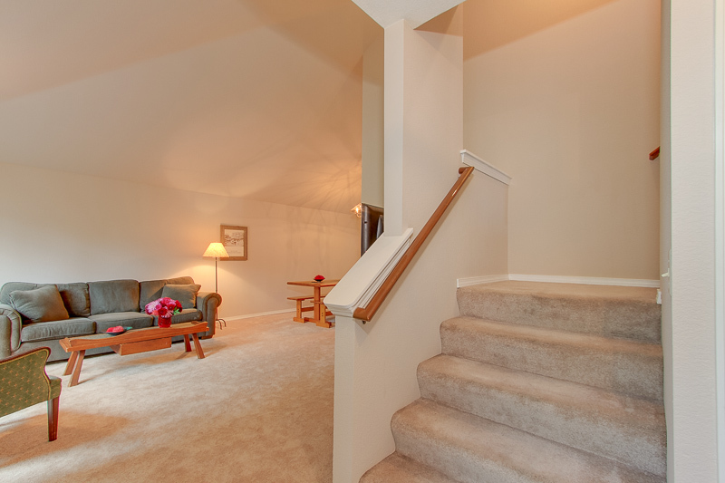 Property Photo: Entry 13704 180th Ave NE WA 98052
