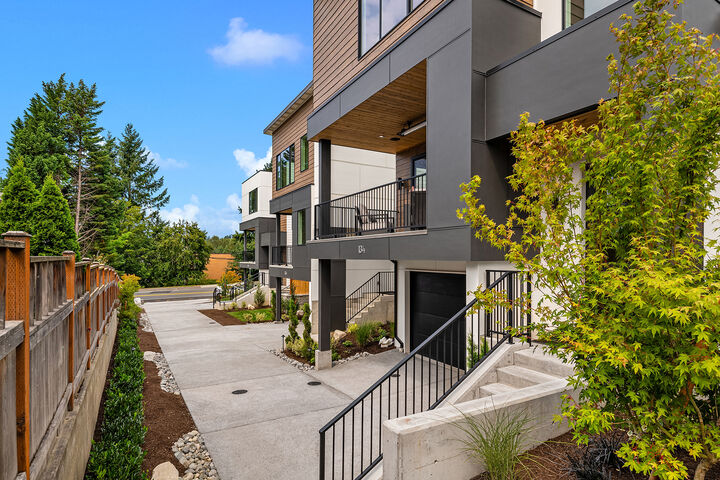 Property Photo:  134  8th Court  WA 98033 