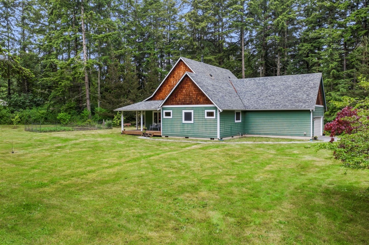 Property Photo:  586 Cook Rd  WA 98282 