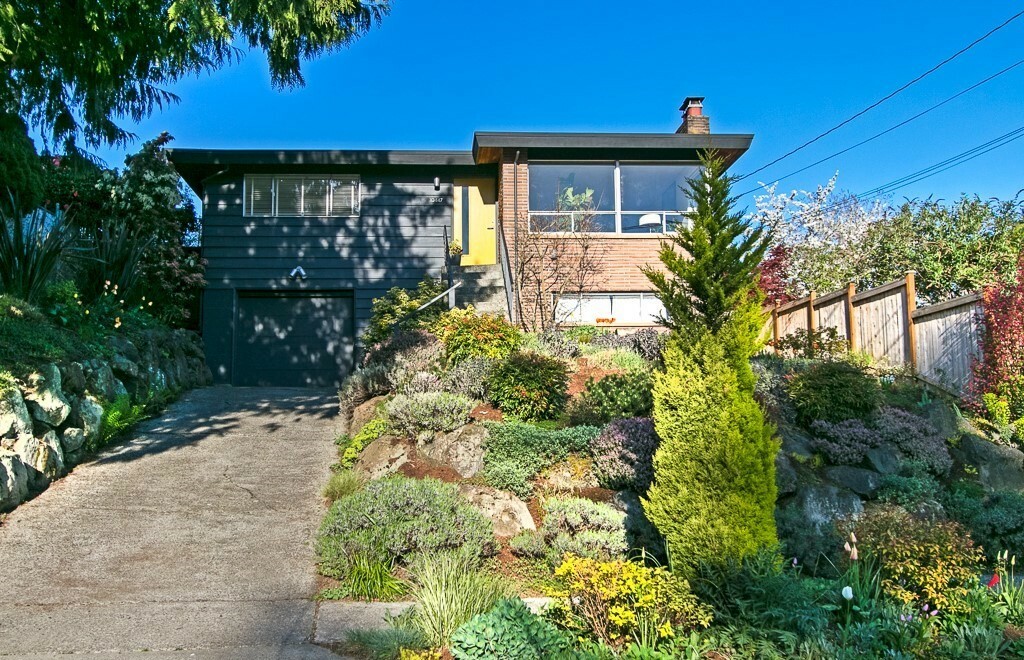 Property Photo: 10447 Waters Ave S 10447 Waters Ave S  WA 98178 