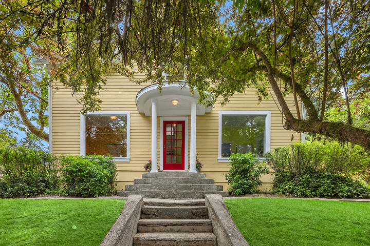 Property Photo: 8395 NE Oddfellows Road 8395 NE Oddfellows  WA 98110 