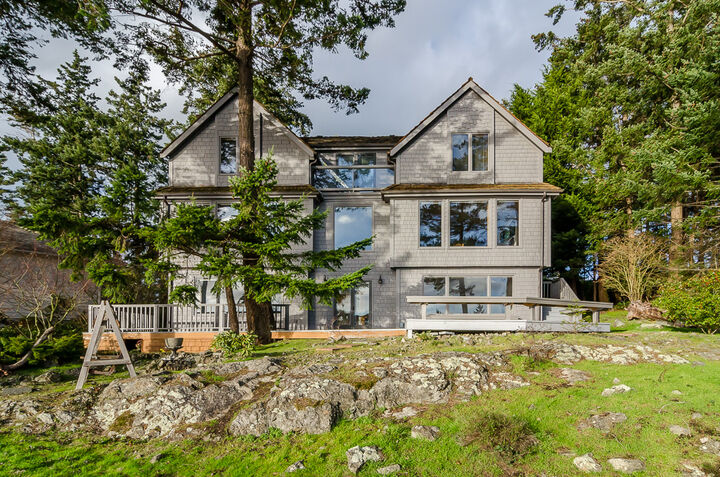 Property Photo:  734 Tillamuk Dr  WA 98257 