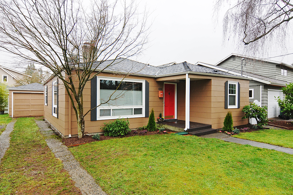 Property Photo:  1206 NE 92nd St  WA 98115 