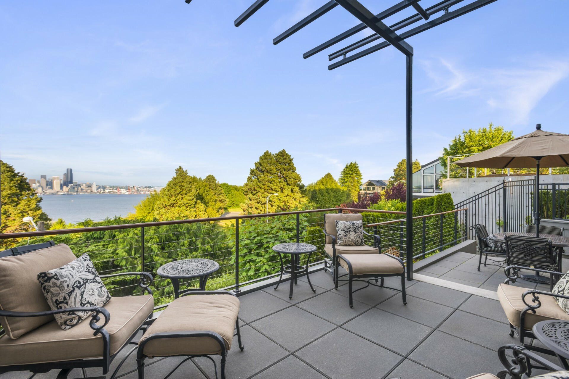 Property Photo:  1114 Sunset Ave SW  WA 98116 