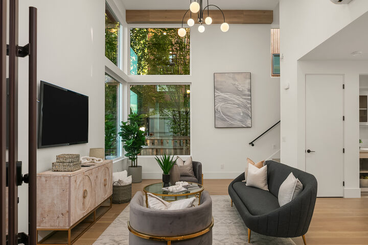 Property Photo:  419  14th Avenue W  WA 98033 
