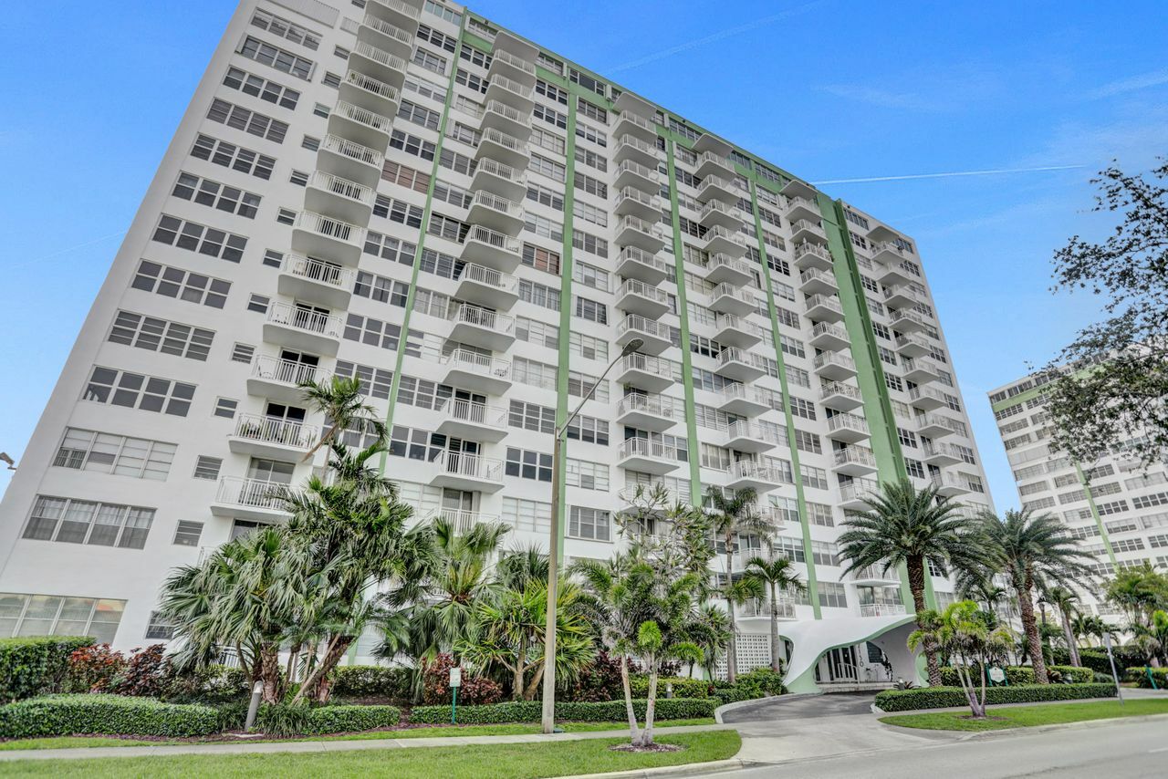 Property Photo:  2150 Sans Souci Blvd D1  FL 33181 