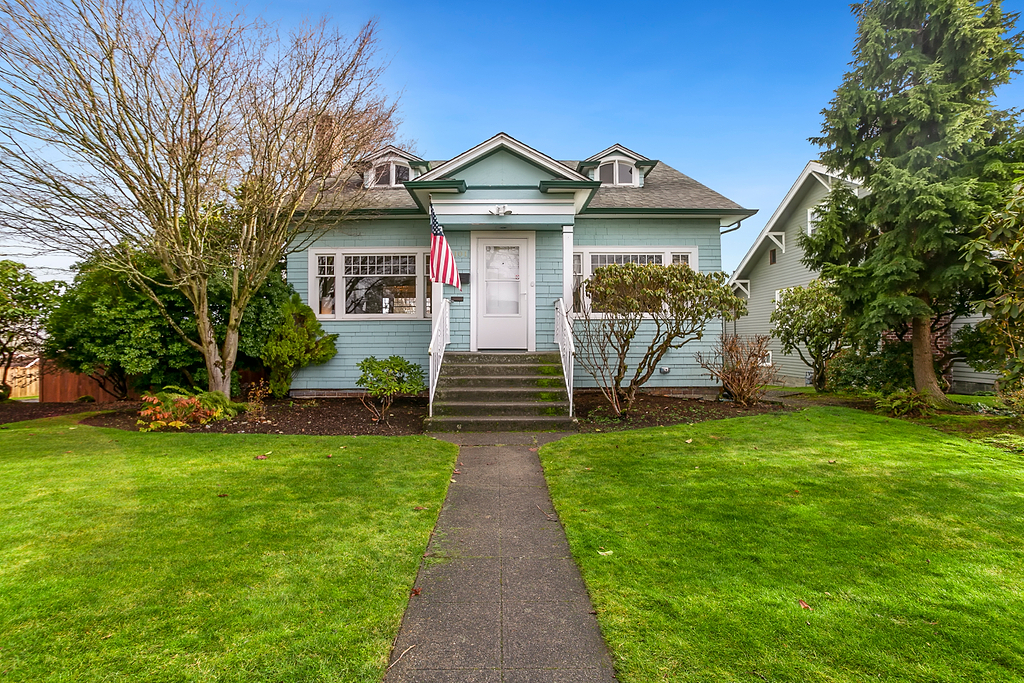 Property Photo:  1101 Colby Avenue  WA 98201 