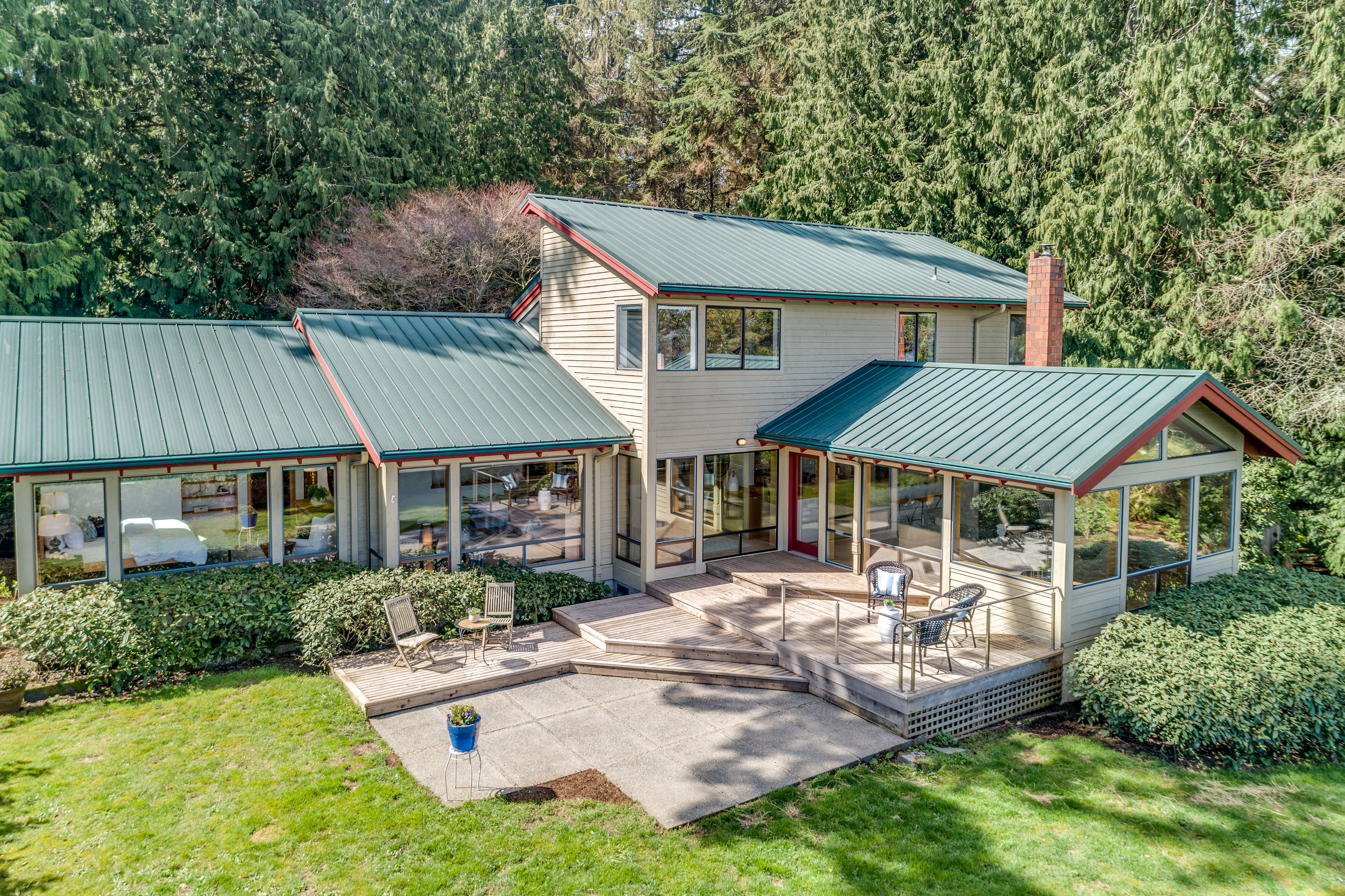 Property Photo:  8560 Grand Avenue NE  WA 98110 