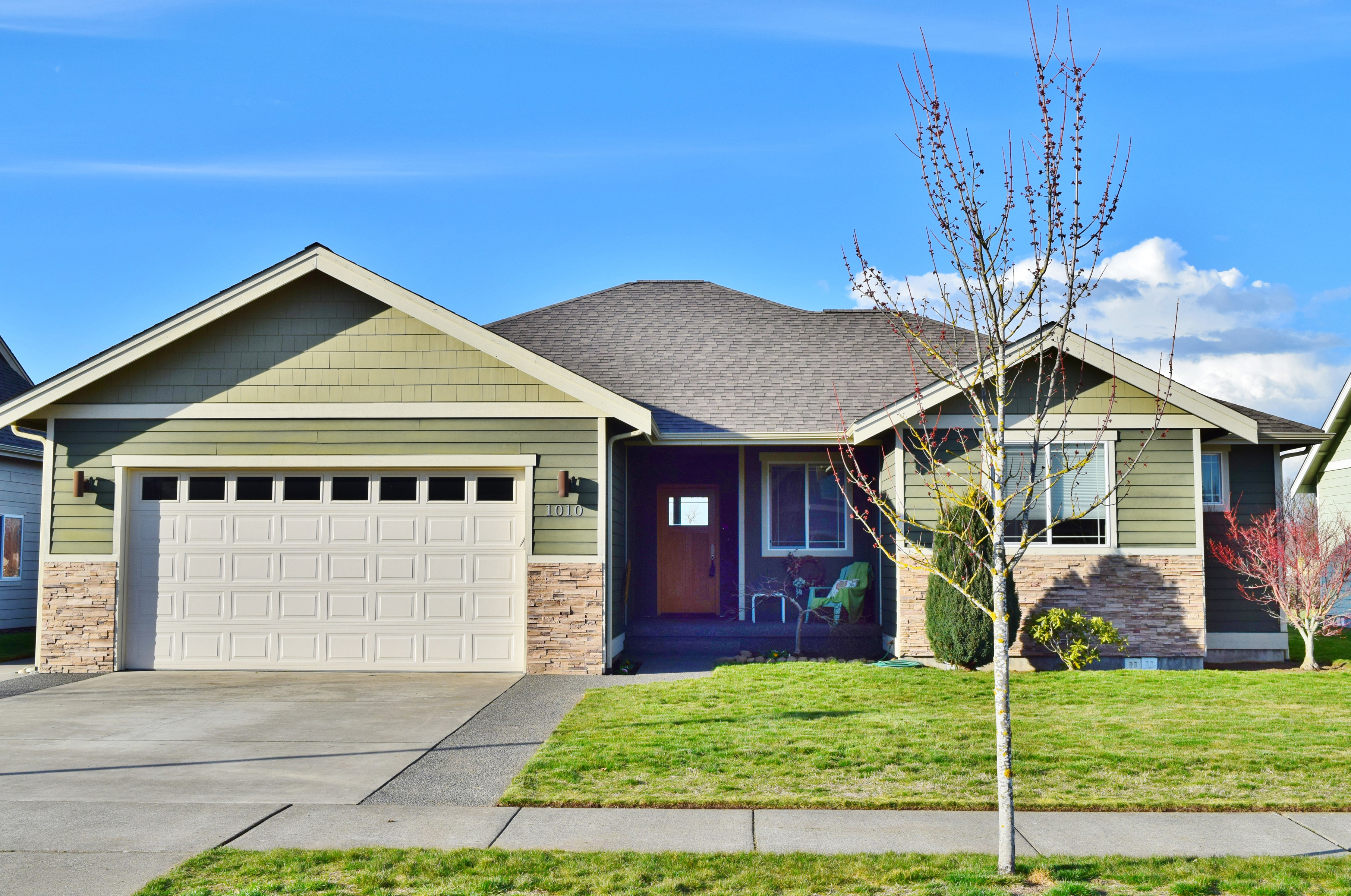 Property Photo: Exterior Views 1010 Ridge Lane WA 98247
