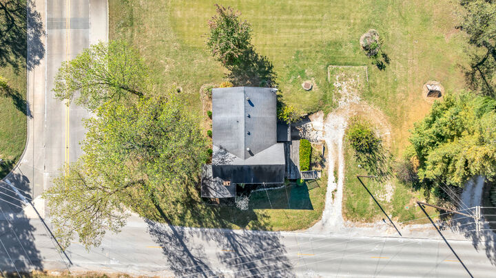 Property Photo:  1212 N Moreland Road  IL 62067