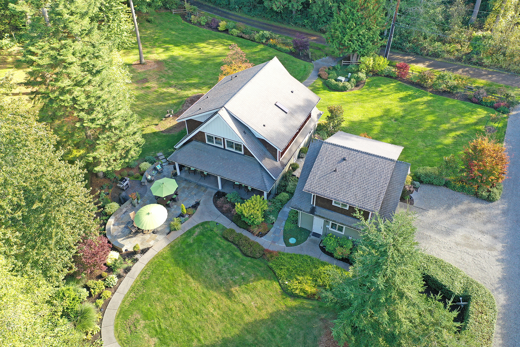 Property Photo:  10376 NE Pine Way  WA 98110 