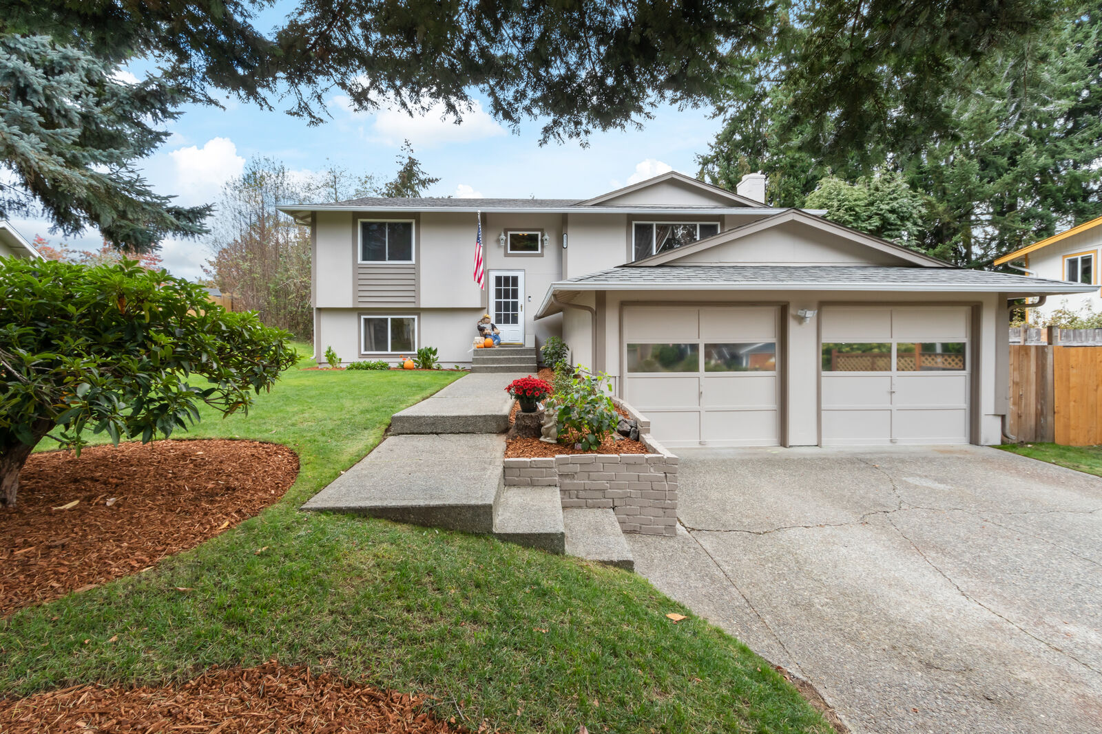 Property Photo:  2111 26th Ave SE  WA 98374 